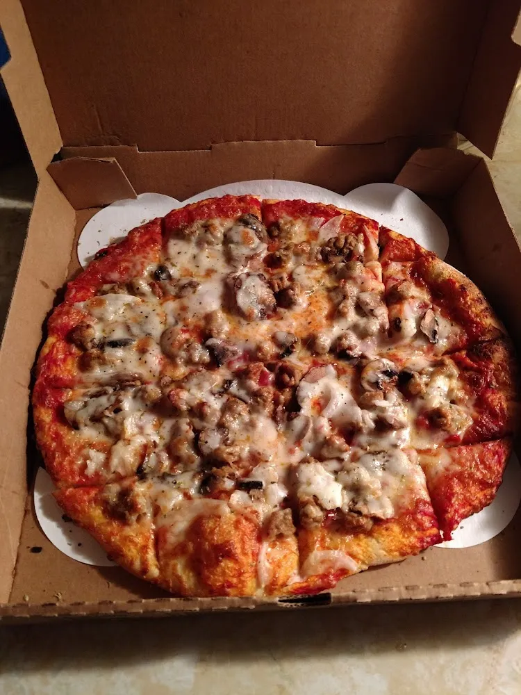 Medium Pizza Sausage Onion and Mushroom